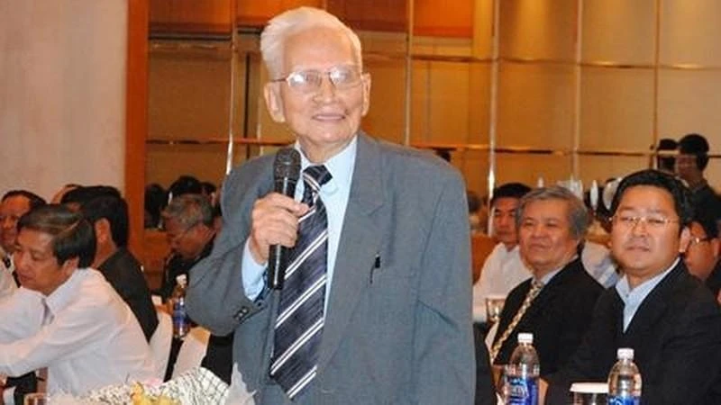 Giáo sư Hoàng Như Mai là một người thầy đức độ, tài hoa.