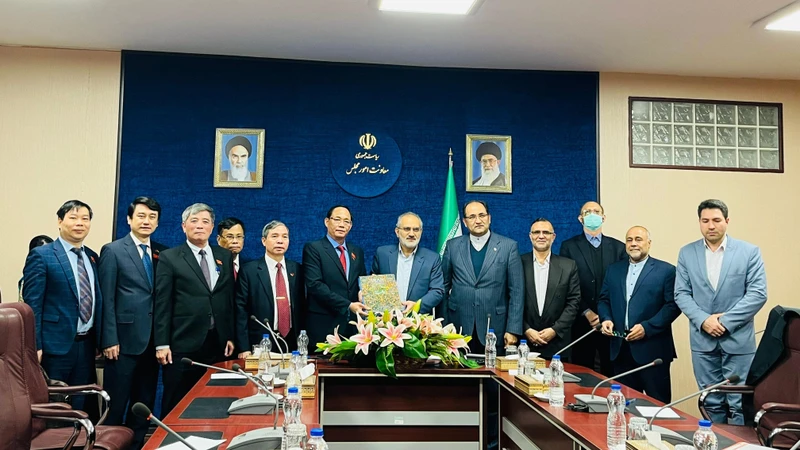 Phó Chủ tịch Quốc hội, Thượng tướng Trần Quang Phương hội kiến Phó Tổng thống Iran Seyyed Mohammed Hosseini.
