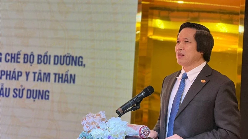 Tiến sĩ Cao Hưng Thái, Phó Cục trưởng Cục Quản lý Khám, chữa bệnh phát biểu tại hội thảo.