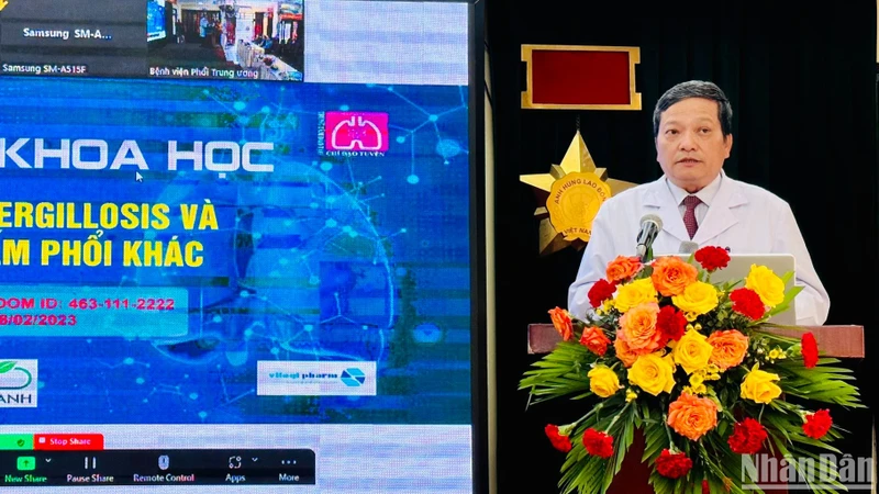 Tiến sĩ, bác sĩ Đinh Văn Lượng, Giám đốc Bệnh viện Phổi Trung ương phát biểu.