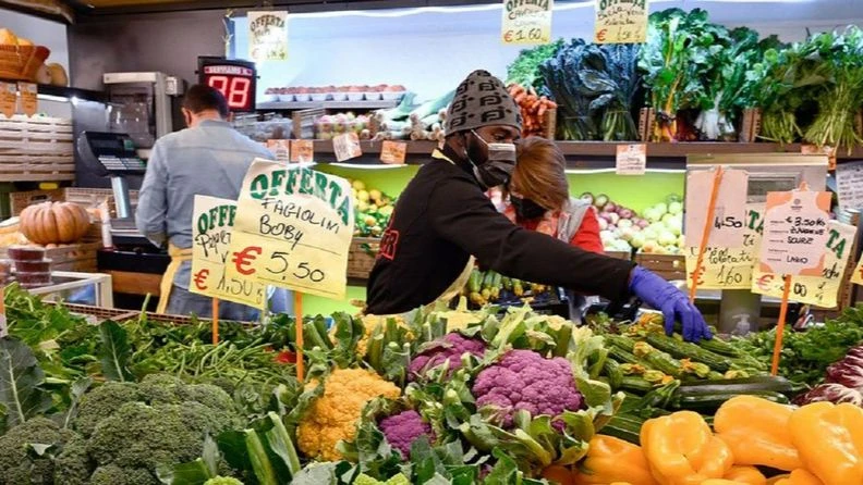 Một khu chợ thực phẩm ở Rome của Italia. (Ảnh: FAO)
