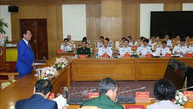 Phó Chủ tịch Quốc hội Trần Quang Phương phát biểu tại buổi làm việc. (Ảnh: Trọng Đức/TTXVN)