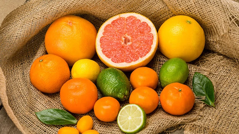 Sử dụng nhiều thực phẩm bổ sung vitamin cho ngày hè nắng nóng. 