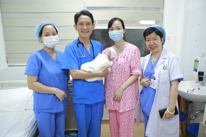 Trẻ sinh non được nuôi dưỡng thành công. 