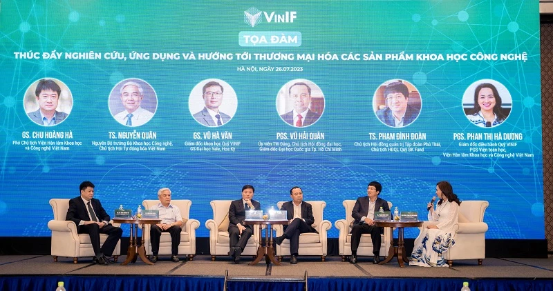 Các đại biểu chia sẻ tại hội thảo.