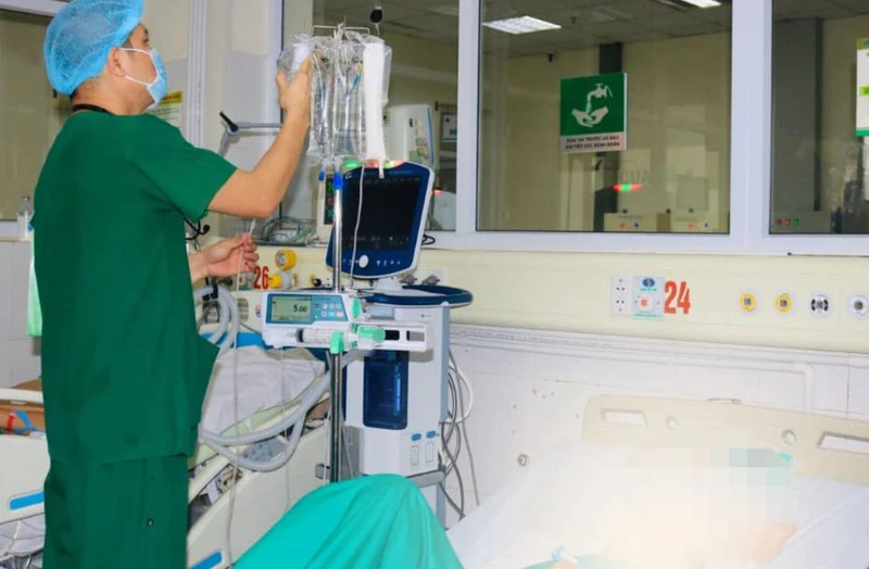Bệnh nhân đang nằm điều trị tại Bệnh viện Bệnh nhiệt đới Trung ương.