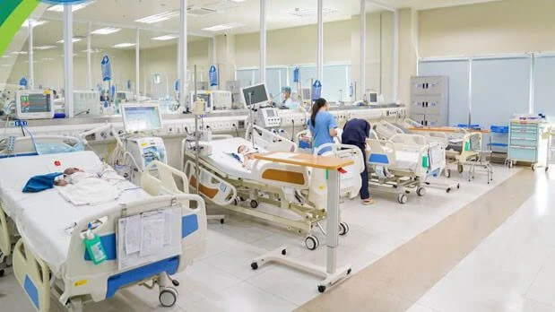 Bệnh nhi được áp dụng nhiều biện pháp can thiệp tích cực tại Khoa Điều trị tích cực Nội khoa.