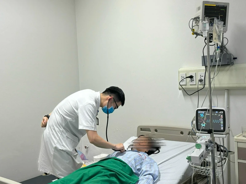 Sau thời gian điều trị tại Khoa Cấp cứu, bệnh nhân đã cắt sốt và không phải thở ô-xy.