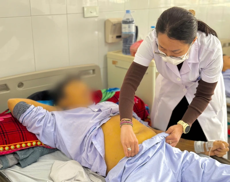 Bệnh nhân vàng da do ngừng điều trị viêm gan B. 