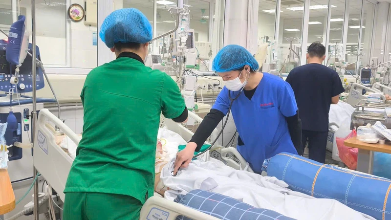 Bệnh nhân đang được điều trị tích cực.