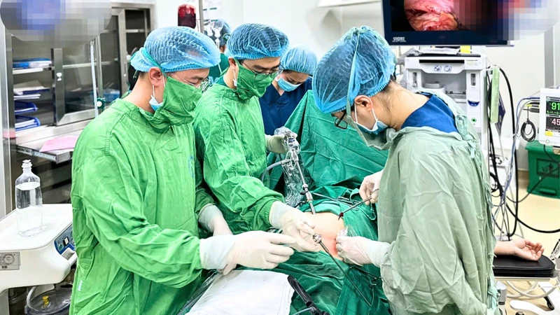 Sản phụ được phẫu thuật cấp cứu.