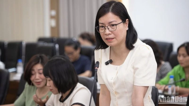 Thạc sĩ, bác sĩ Nguyễn Mai Hương - Trưởng Khoa Sức khỏe Vị thành niên, Bệnh viện Nhi Trung ương cảnh báo một số dấu hiệu nguy cơ tự tử ở trẻ vị thành niên. (Ảnh: SƠN TÙNG)