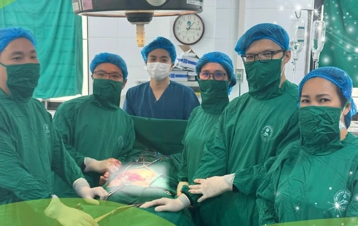 Các bác sĩ xử trí thành công cho sản phụ. 