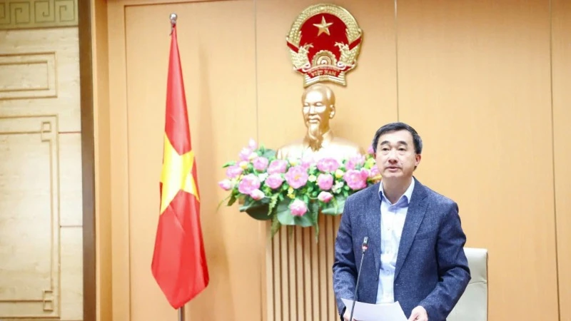Thứ trưởng Y tế Trần Văn Thuấn phát biểu tại hội nghị.