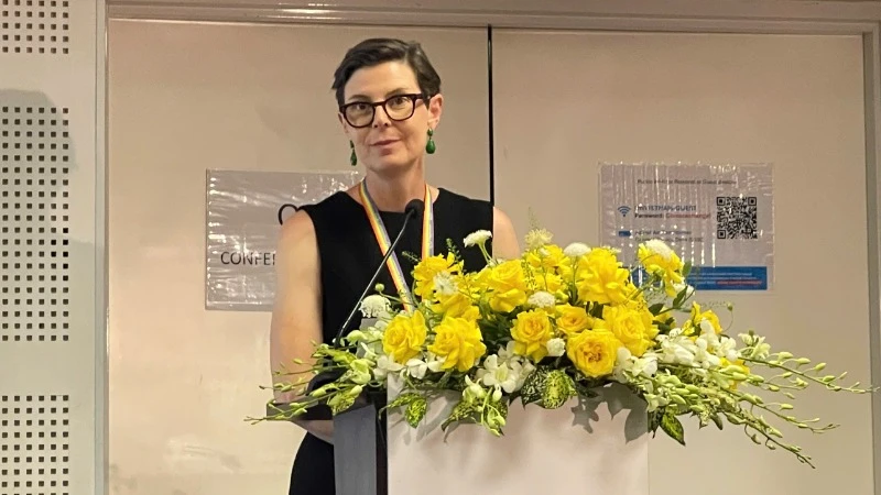 Tiến sĩ Angela Pratt, Trưởng Đại diện Tổ chức Y tế thế giới tại Việt Nam phát biểu tại hội thảo.