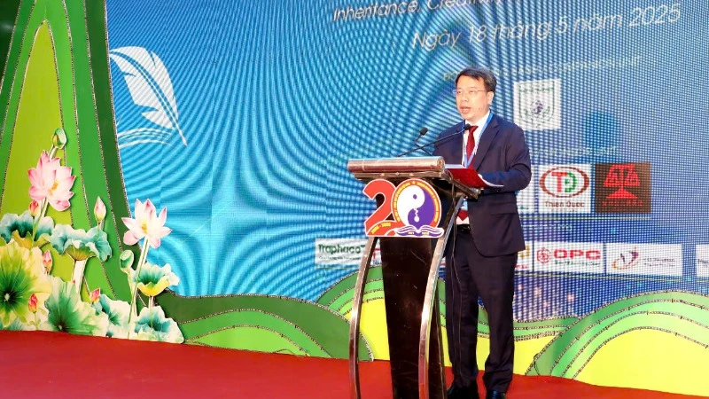 Phó Giáo sư, Tiến sĩ Nguyễn Quốc Huy, Giám đốc Học viện Y-Dược học cổ truyền Việt Nam phát biểu khai mạc hội thảo.