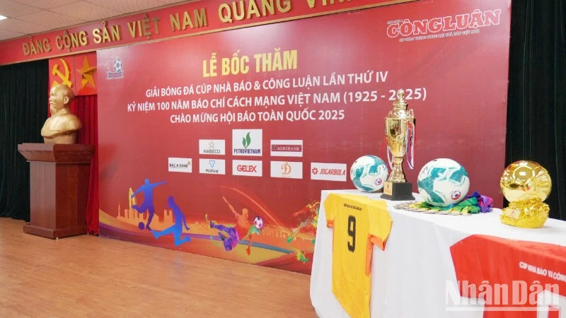 Họp báo và bốc thăm giải bóng đá Cúp Nhà báo và Công luận lần thứ IV.