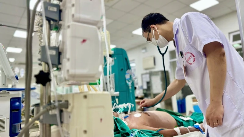 Bệnh nhân nằm điều trị tại Bệnh viện Bệnh Nhiệt đới Trung ương.