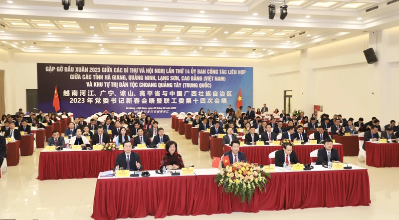 Toàn cảnh Chương trình gặp gỡ đầu xuân các tỉnh biên giới Việt Nam-Trung Quốc.