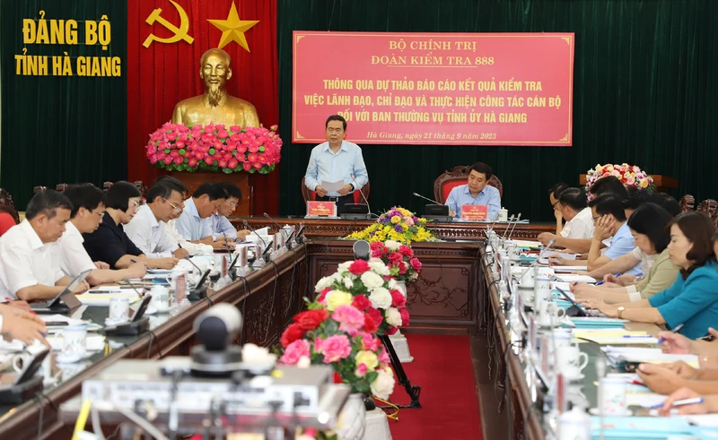 Phó Chủ tịch Thường trực Quốc hội Trần Thanh Mẫn phát biểu kết luận buổi làm việc.