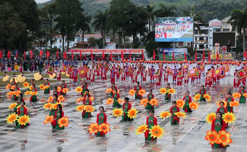 Màn đồng diễn trong Lễ Khai mạc Hội khỏe Phù Đổng tỉnh Hà Giang.