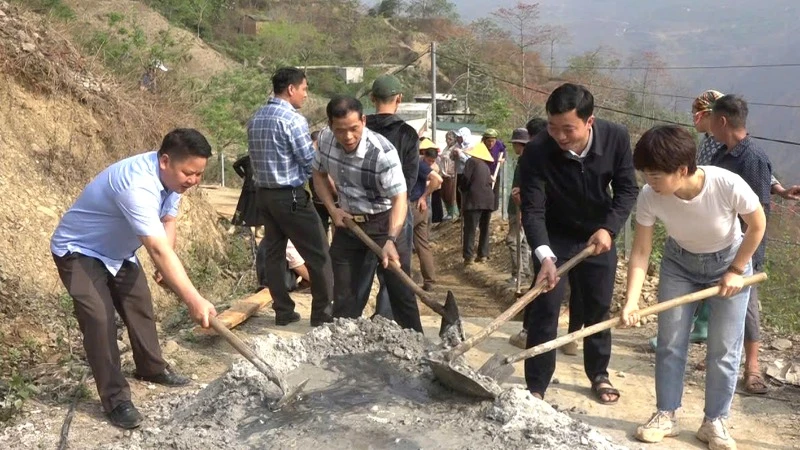 Khởi công làm đường vào thôn biên giới Lài Cò từ nguồn vốn xã hội hóa.