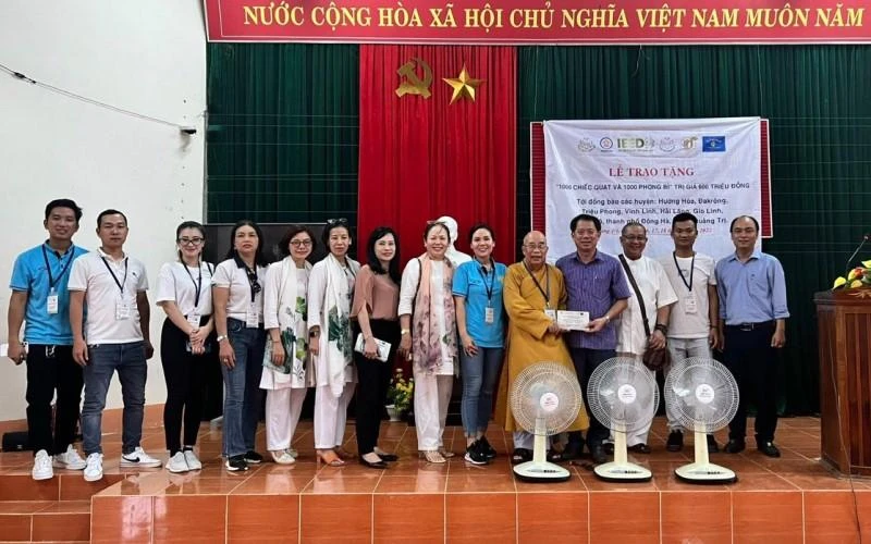 Đoàn thiện nguyện đến thăm, tặng quà cho thương binh, bệnh binh, gia đình chính sách tại Quảng Trị.