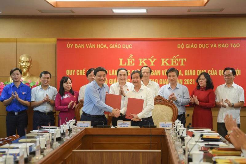 Lễ ký kết giữa Ủy ban Văn hóa, Giáo dục của Quốc hội và Bộ Giáo dục và Đào tạo.