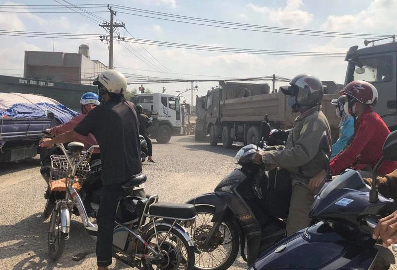 Mất an toàn giao thông tại khu vực nút giao giữa Quốc lộ 51 với đường chuyên dùng.