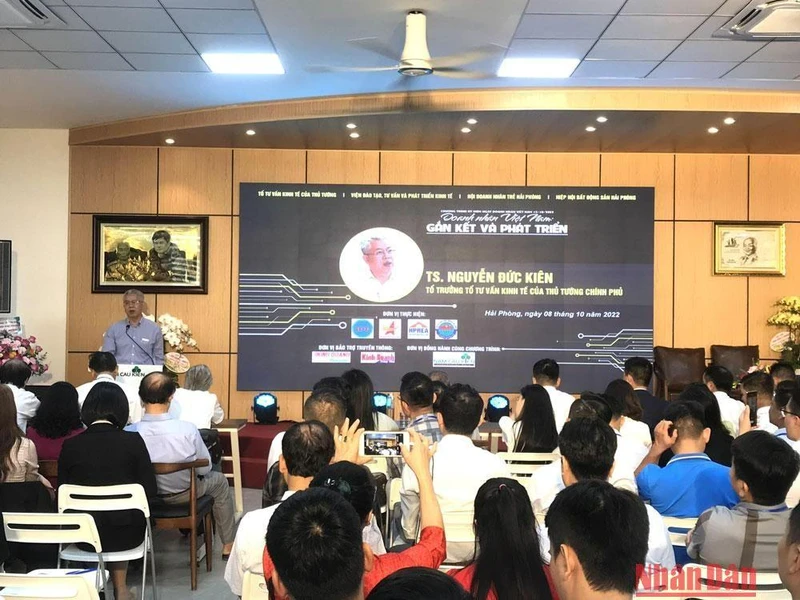 Chương trình giao lưu văn hóa kỷ niệm Ngày Doanh nhân Việt Nam 13/10.