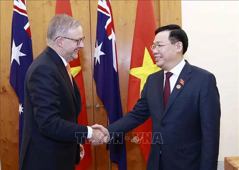Chủ tịch Quốc hội Vương Đình Huệ hội kiến Thủ tướng Australia Anthony Albanese. (Ảnh: DOÃN TẤN/TTXVN)