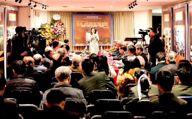 Quang cảnh buổi khai mạc Tọa đàm và Trưng bày ngày 15/12.