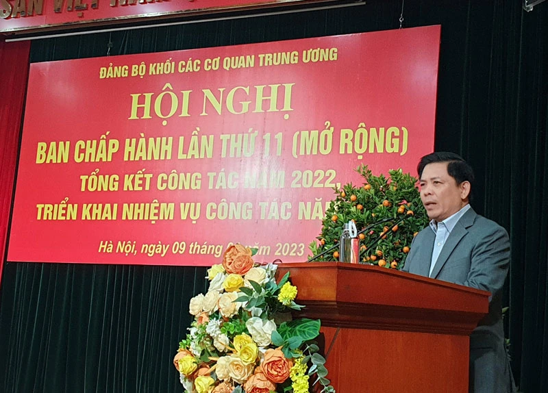 Đồng chí Nguyễn Văn Thể, Ủy viên Trung ương Đảng, Bí thư Đảng ủy Khối phát biểu kết luận hội nghị.