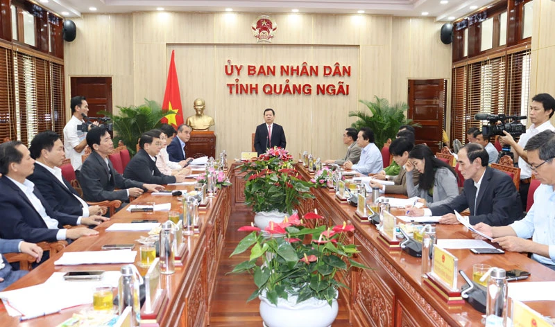 Chủ tịch Ủy ban nhân dân tỉnh Quảng Ngãi Đặng Văn Minh phát biểu tại cuộc họp.