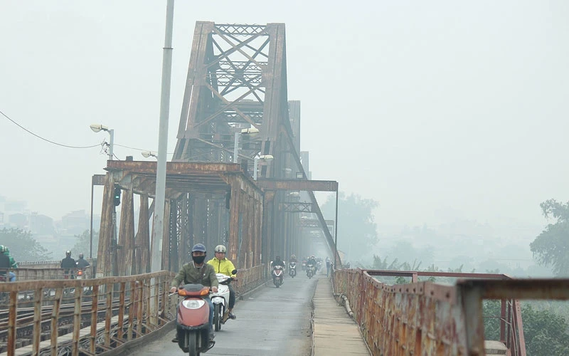 Khu vực Hà Nội sáng sớm có sương mù, từ đêm có mưa nhỏ, mưa phùn, sáng và đêm trời rét. (Ảnh minh họa)