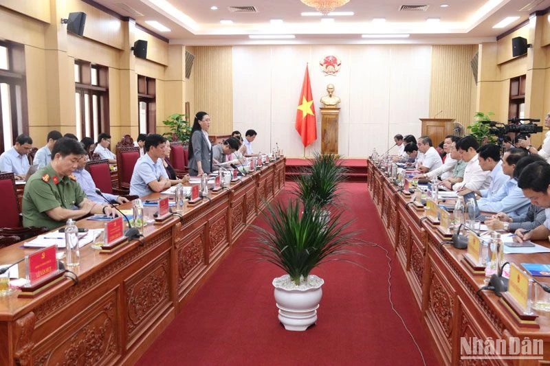 Quang cảnh buổi làm việc.