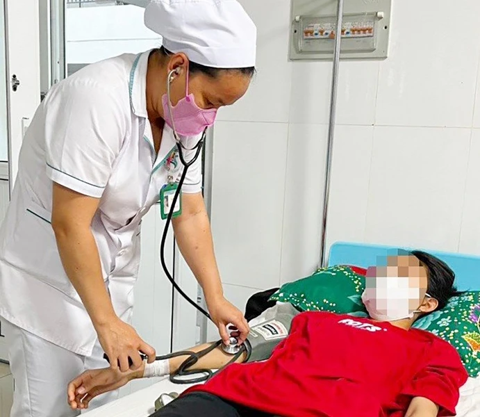 Chị D đã tỉnh táo và hồi phục sức khỏe sau ca phẩu thuật thành công.