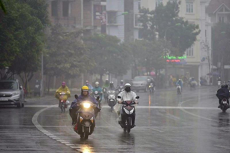 Khu vực Hà Nội sáng và đêm có mưa nhỏ, mưa phùn và sương mù rải rác, trời lạnh. (Ảnh minh họa)