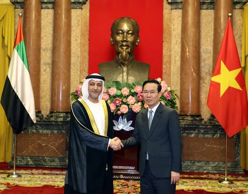 Chủ tịch nước Võ Văn Thưởng tiếp Đại sứ Các Tiểu vương quốc Arab Thống nhất Bader Almatrooshi. (Ảnh: TTXVN)
