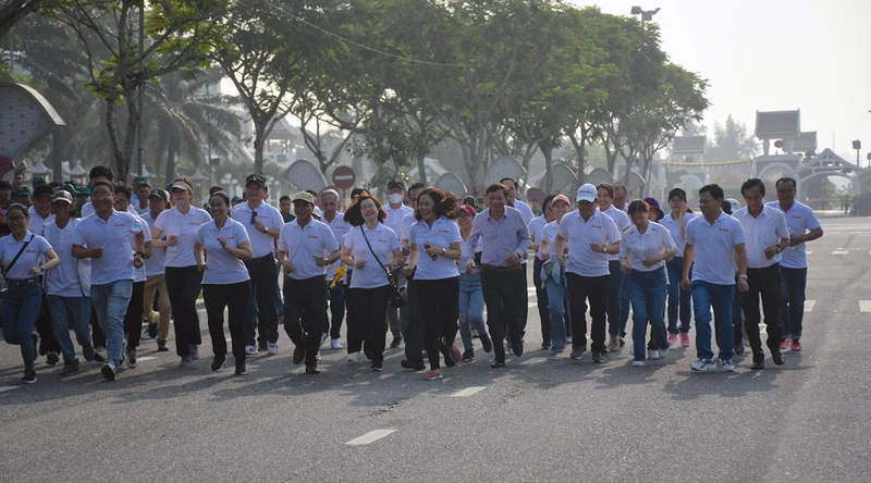 Giải Việt dã-chạy Vũ trang truyền thống Báo Đà Nẵng năm 2023 với 800 vận động viên tham gia.
