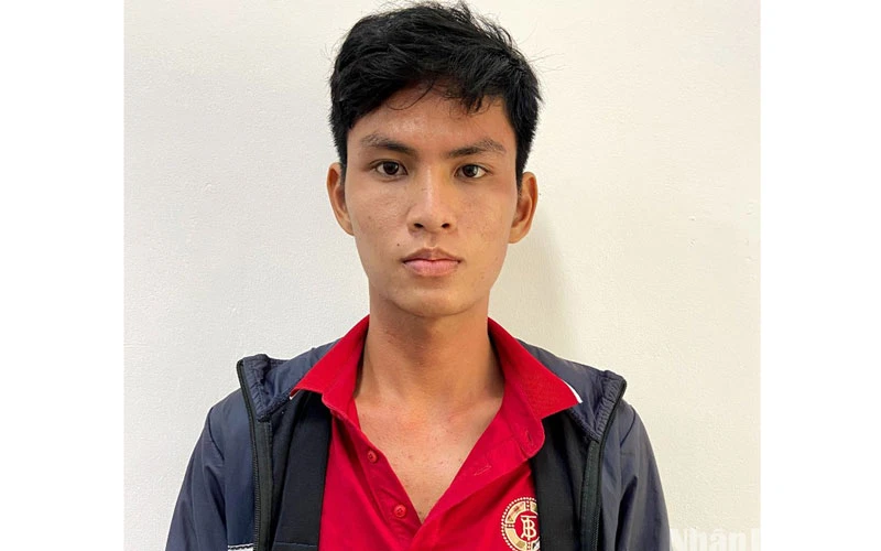 Đối tượng Trịnh Thanh Tòng đến Cơ quan Cảnh sát điều tra, Công an huyện Châu Thành, tỉnh Đồng Tháp đầu thú.