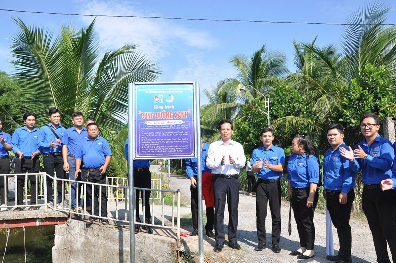 Công trình “Cung đường xanh” được Ban Chỉ đạo triển khai tại thị xã Cai Lậy.