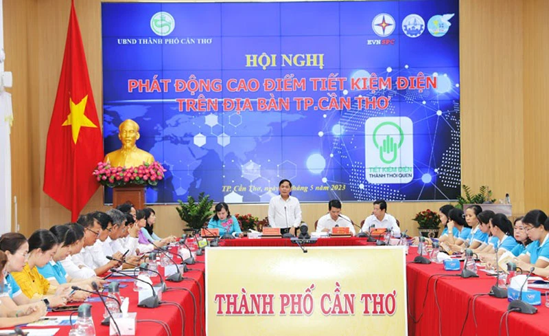 Ủy ban nhân dân thành phố Cần Thơ cùng ngành điện miền nam phối hợp tổ chức phát động cao điểm thực hiện tiết kiệm điện.