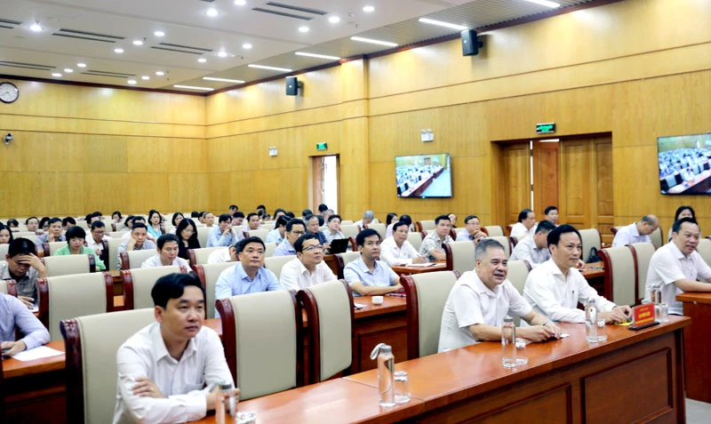 Quang cảnh lớp bồi dưỡng, cập nhật kiến thức cho cán bộ lãnh đạo, quản lý.