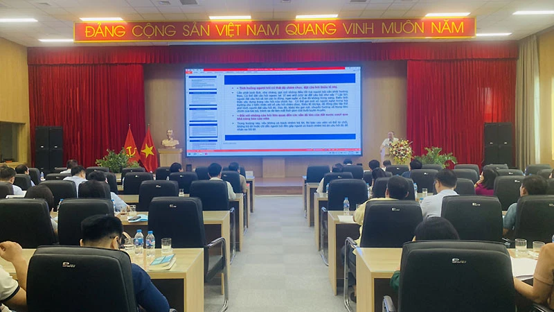 Toàn cảnh hội nghị.