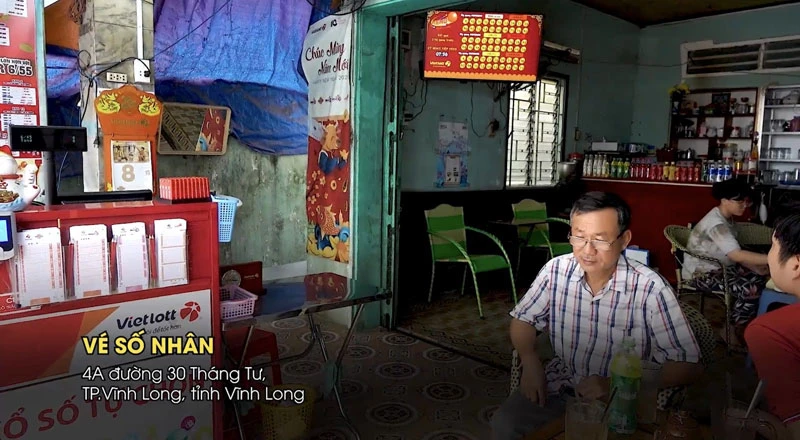 Ông Ngọc Nhân đã tăng thu nhập của mình nhờ kết hợp kinh doanh quán cà-phê và Vietlott. (Nguồn: Vietlott)