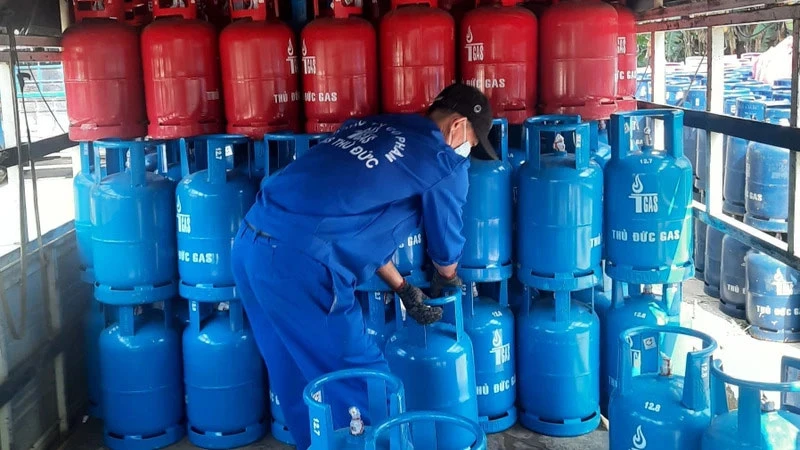 Giá gas bán lẻ tăng tháng thứ 3 liên tiếp do giá gas nhập khẩu tăng giá mạnh. 