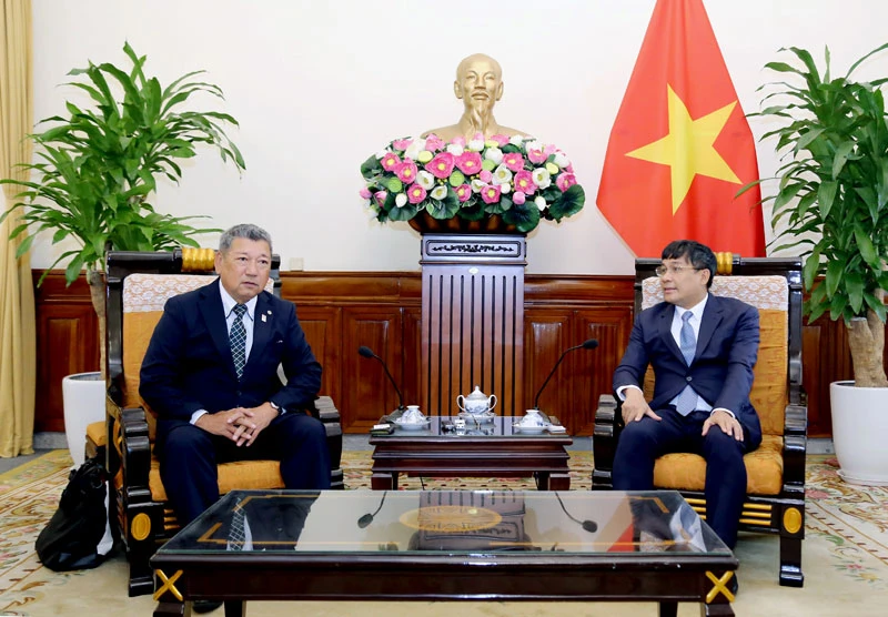 Thứ trưởng Thường trực Bộ Ngoại giao Nguyễn Minh Vũ tiếp ông Wada Kenji, Chủ tịch Liên minh nghị sĩ hữu nghị Nhật-Việt tỉnh Osaka (Nhật Bản).