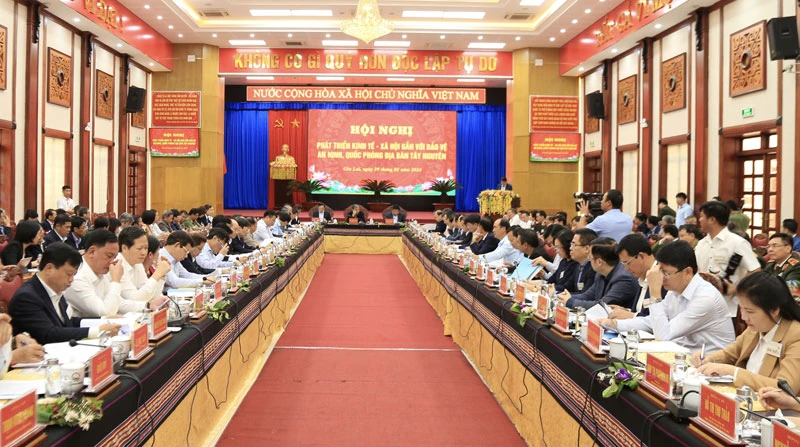 Quang cảnh Hội nghị phát triển kinh tế-xã hội gắn với bảo vệ an ninh, quốc phòng địa bàn Tây Nguyên.