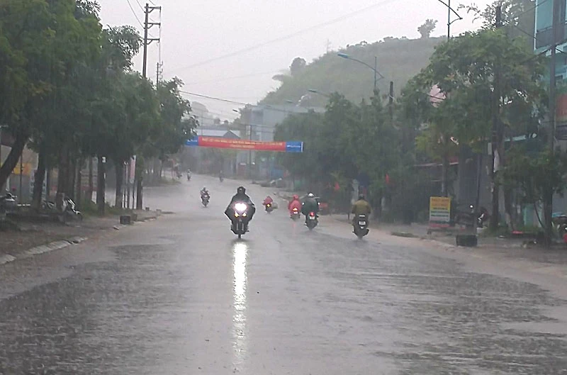 Cảnh báo mưa lớn cục bộ, lốc sét, gió giật mạnh ở vùng núi Bắc Bộ